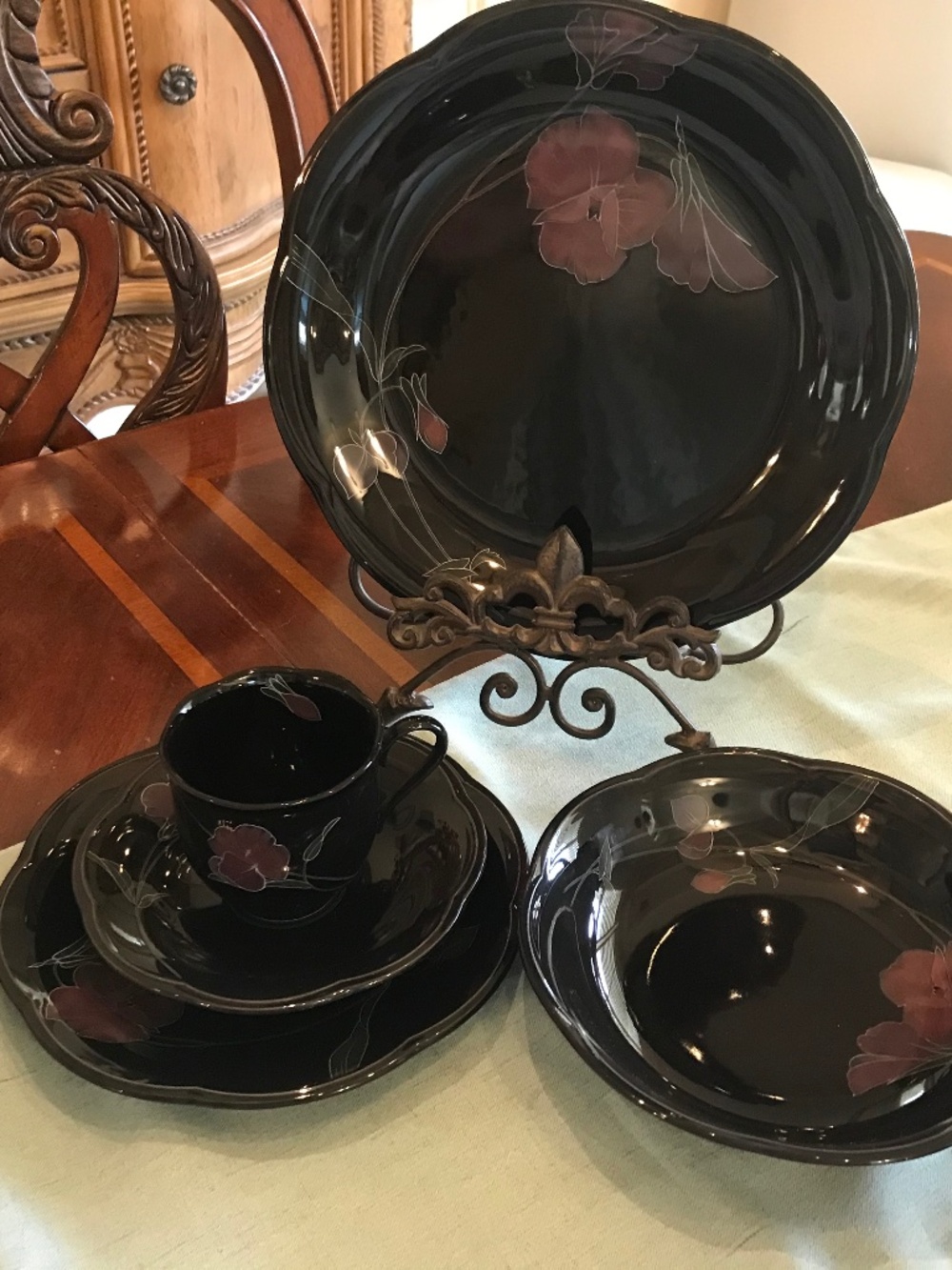 Mikasa Rondo Tango Service 8 plus 4 serving pieces